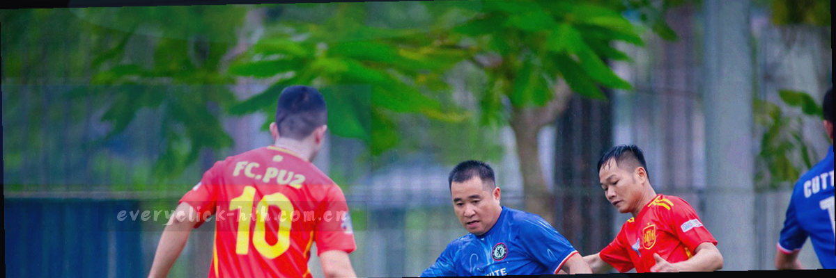 深蓝底色上的抽象锁形轮廓，冰蓝与橙色数据流线条穿过技术蓝图网格